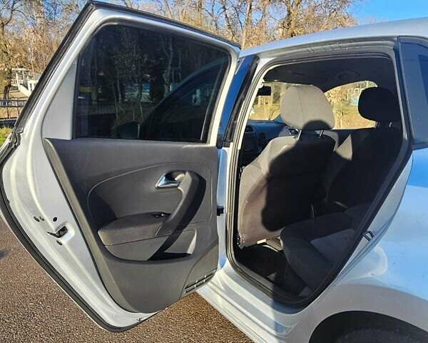 Серый Фольксваген Поло, объемом двигателя 1.2 л и пробегом 207 тыс. км за 6250 $, фото 8 на Automoto.ua