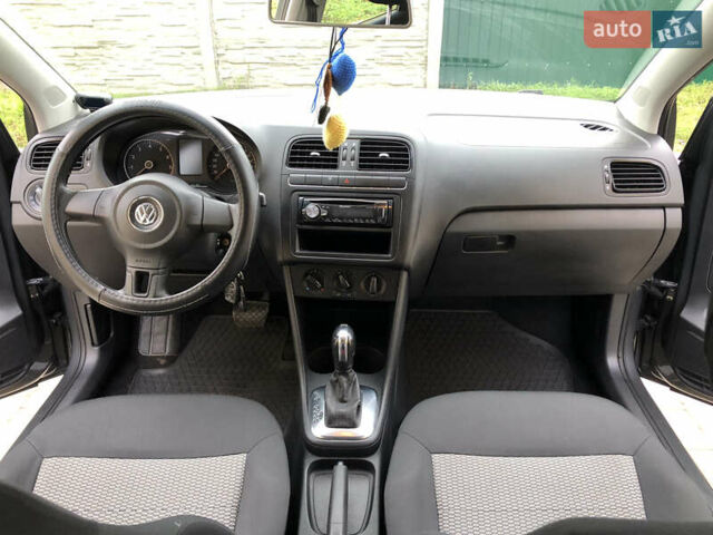 Серый Фольксваген Поло, объемом двигателя 1.39 л и пробегом 146 тыс. км за 7999 $, фото 44 на Automoto.ua