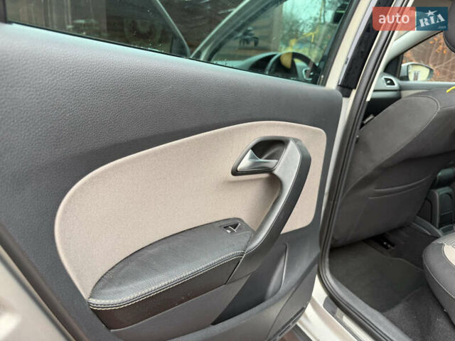 Сірий Фольксваген Поло, об'ємом двигуна 1.6 л та пробігом 209 тис. км за 6999 $, фото 46 на Automoto.ua