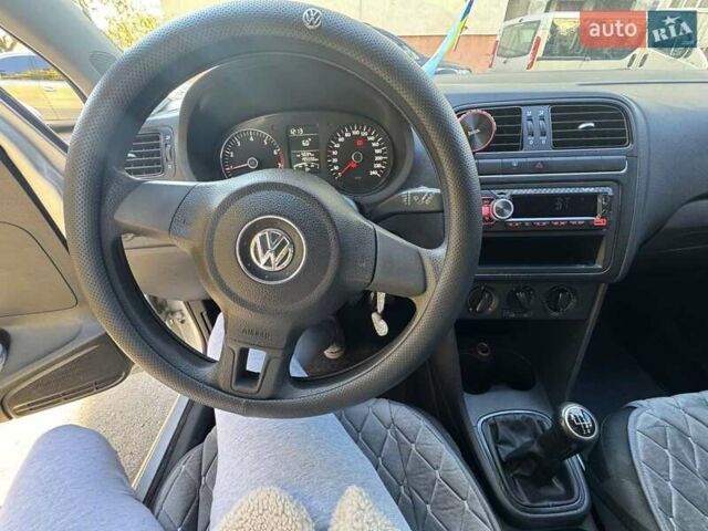 Серый Фольксваген Поло, объемом двигателя 1.39 л и пробегом 195 тыс. км за 6000 $, фото 6 на Automoto.ua