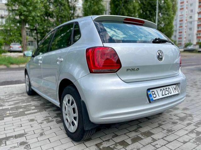 Серый Фольксваген Поло, объемом двигателя 1.2 л и пробегом 238 тыс. км за 5000 $, фото 3 на Automoto.ua