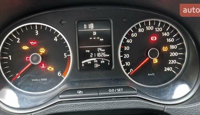 Серый Фольксваген Поло, объемом двигателя 1.2 л и пробегом 210 тыс. км за 6299 $, фото 2 на Automoto.ua