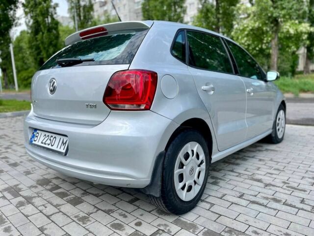 Серый Фольксваген Поло, объемом двигателя 1.2 л и пробегом 238 тыс. км за 5000 $, фото 4 на Automoto.ua