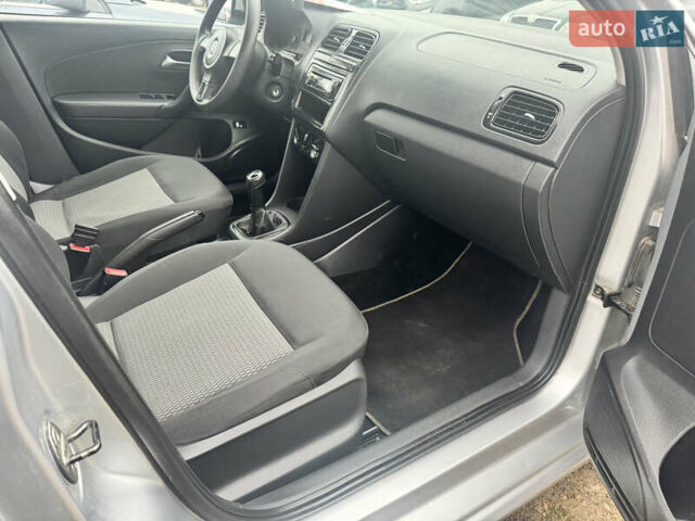 Сірий Фольксваген Поло, об'ємом двигуна 1.6 л та пробігом 165 тис. км за 6550 $, фото 17 на Automoto.ua