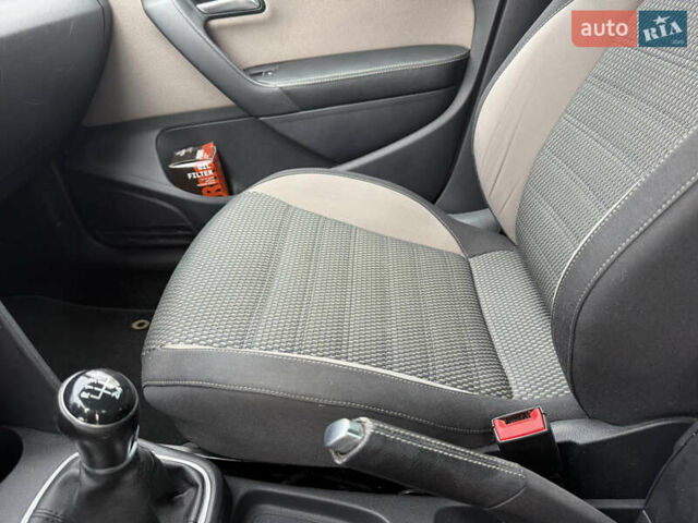 Сірий Фольксваген Поло, об'ємом двигуна 1.6 л та пробігом 209 тис. км за 6999 $, фото 42 на Automoto.ua
