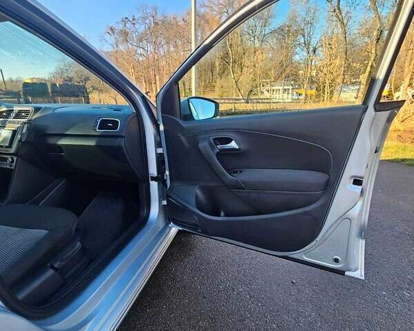 Серый Фольксваген Поло, объемом двигателя 1.2 л и пробегом 207 тыс. км за 6250 $, фото 9 на Automoto.ua