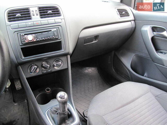 Сірий Фольксваген Поло, об'ємом двигуна 1.2 л та пробігом 227 тис. км за 4900 $, фото 40 на Automoto.ua