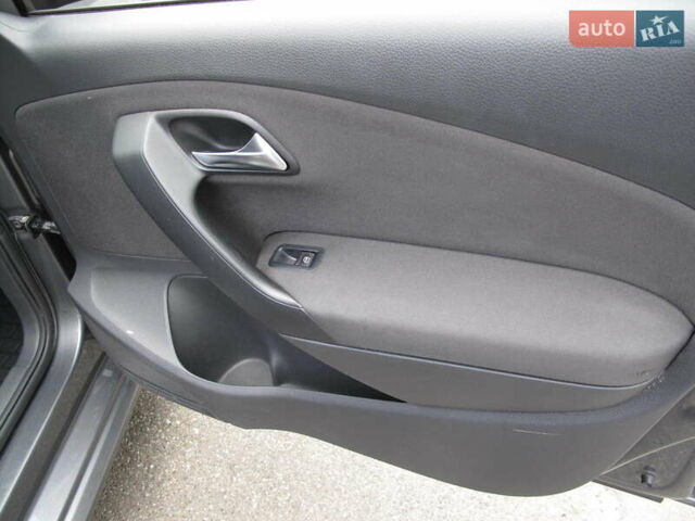 Сірий Фольксваген Поло, об'ємом двигуна 1.2 л та пробігом 227 тис. км за 4900 $, фото 20 на Automoto.ua