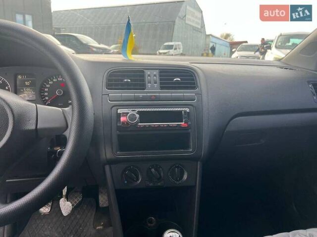 Серый Фольксваген Поло, объемом двигателя 1.4 л и пробегом 195 тыс. км за 6490 $, фото 23 на Automoto.ua