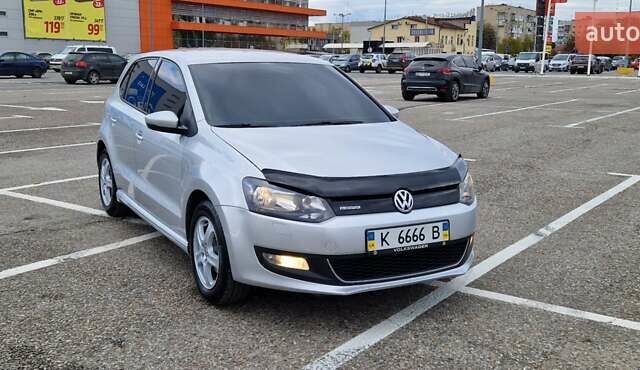 Серый Фольксваген Поло, объемом двигателя 1.2 л и пробегом 210 тыс. км за 6299 $, фото 5 на Automoto.ua