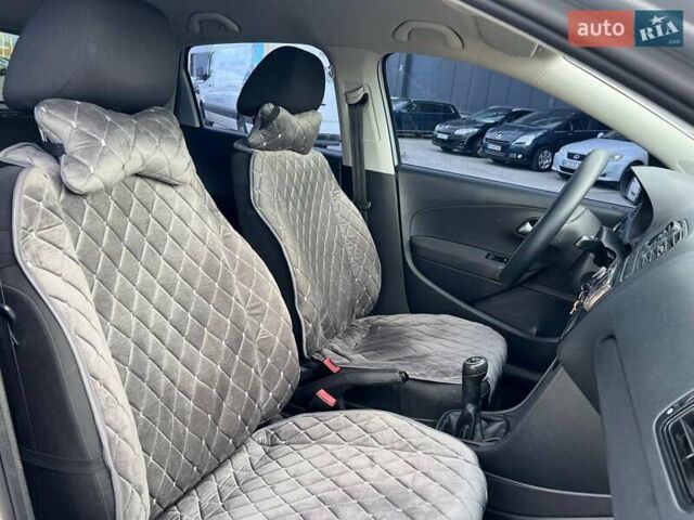 Серый Фольксваген Поло, объемом двигателя 1.4 л и пробегом 195 тыс. км за 6490 $, фото 35 на Automoto.ua