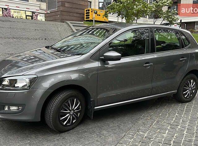 Сірий Фольксваген Поло, об'ємом двигуна 1.39 л та пробігом 185 тис. км за 7600 $, фото 3 на Automoto.ua