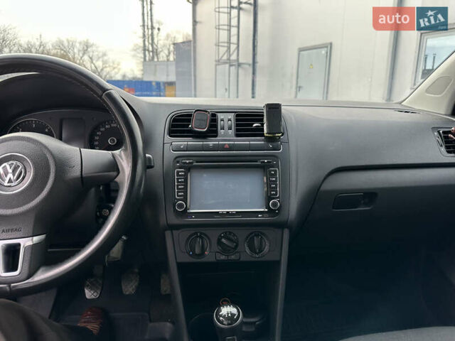 Серый Фольксваген Поло, объемом двигателя 1.2 л и пробегом 229 тыс. км за 5500 $, фото 7 на Automoto.ua
