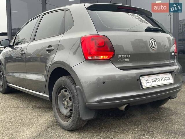 Серый Фольксваген Поло, объемом двигателя 1.39 л и пробегом 253 тыс. км за 9390 $, фото 5 на Automoto.ua