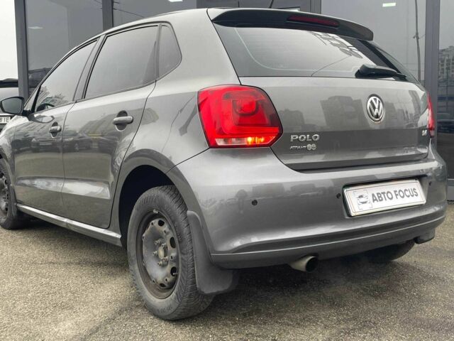 Серый Фольксваген Поло, объемом двигателя 1.4 л и пробегом 253 тыс. км за 9390 $, фото 5 на Automoto.ua