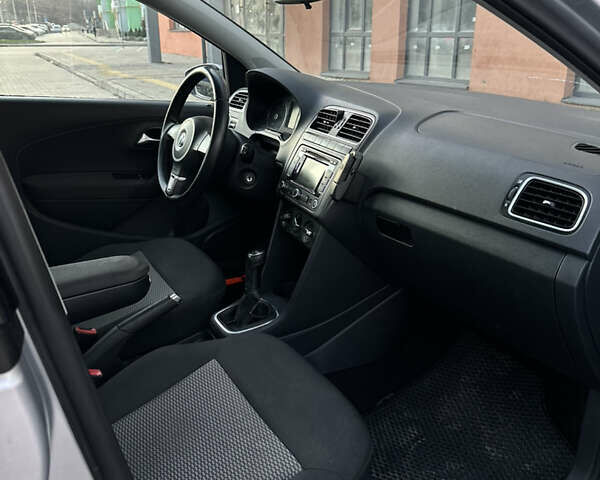 Серый Фольксваген Поло, объемом двигателя 1.2 л и пробегом 200 тыс. км за 5299 $, фото 9 на Automoto.ua