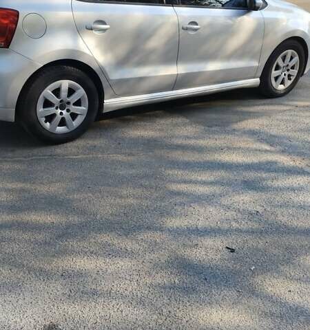 Серый Фольксваген Поло, объемом двигателя 1.2 л и пробегом 203 тыс. км за 6700 $, фото 1 на Automoto.ua