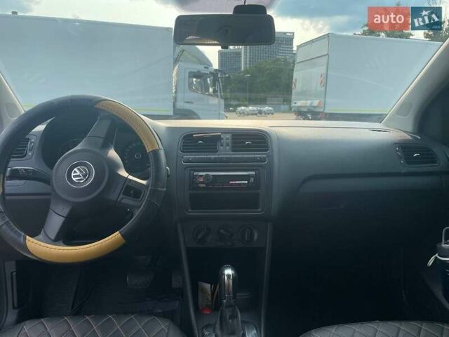 Серый Фольксваген Поло, объемом двигателя 1.39 л и пробегом 250 тыс. км за 8358 $, фото 3 на Automoto.ua