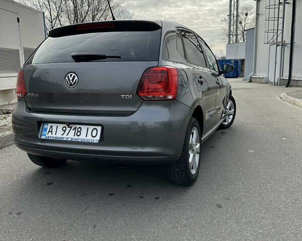 Серый Фольксваген Поло, объемом двигателя 1.2 л и пробегом 229 тыс. км за 5500 $, фото 3 на Automoto.ua