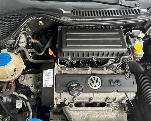 Серый Фольксваген Поло, объемом двигателя 1.4 л и пробегом 210 тыс. км за 7900 $, фото 27 на Automoto.ua