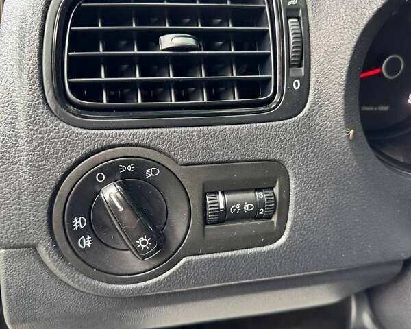 Серый Фольксваген Поло, объемом двигателя 1.4 л и пробегом 210 тыс. км за 7900 $, фото 14 на Automoto.ua