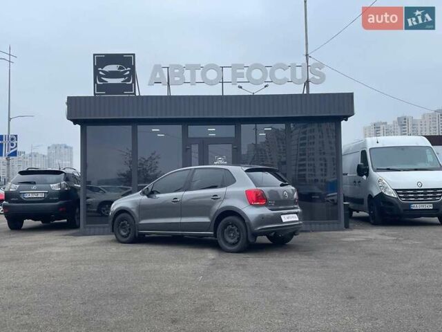 Серый Фольксваген Поло, объемом двигателя 1.39 л и пробегом 253 тыс. км за 9390 $, фото 4 на Automoto.ua