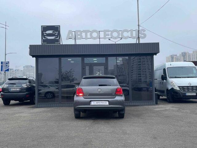Серый Фольксваген Поло, объемом двигателя 1.4 л и пробегом 253 тыс. км за 9390 $, фото 6 на Automoto.ua