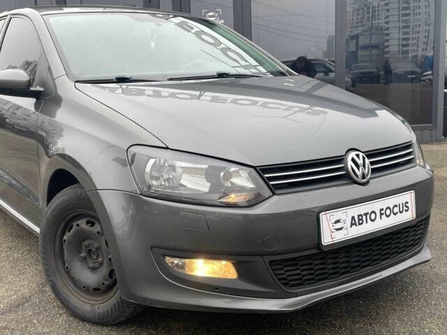 Серый Фольксваген Поло, объемом двигателя 1.4 л и пробегом 253 тыс. км за 9390 $, фото 1 на Automoto.ua