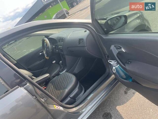 Серый Фольксваген Поло, объемом двигателя 1.39 л и пробегом 250 тыс. км за 8358 $, фото 6 на Automoto.ua