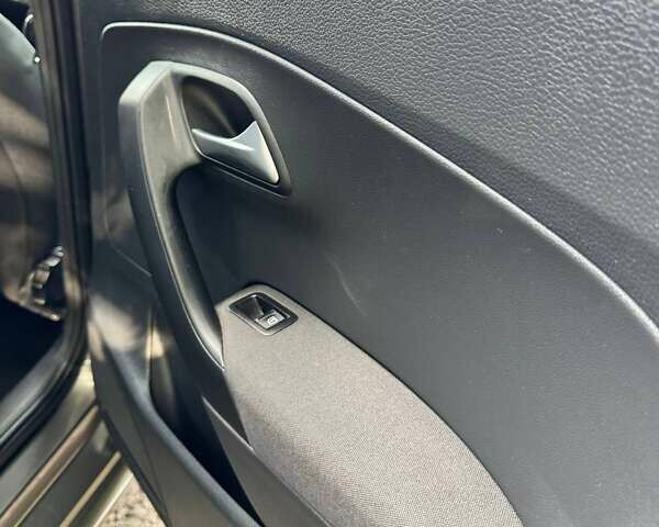 Серый Фольксваген Поло, объемом двигателя 1.4 л и пробегом 210 тыс. км за 7900 $, фото 20 на Automoto.ua