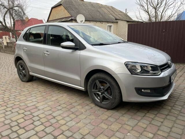 Серый Фольксваген Поло, объемом двигателя 1.4 л и пробегом 250 тыс. км за 5700 $, фото 1 на Automoto.ua