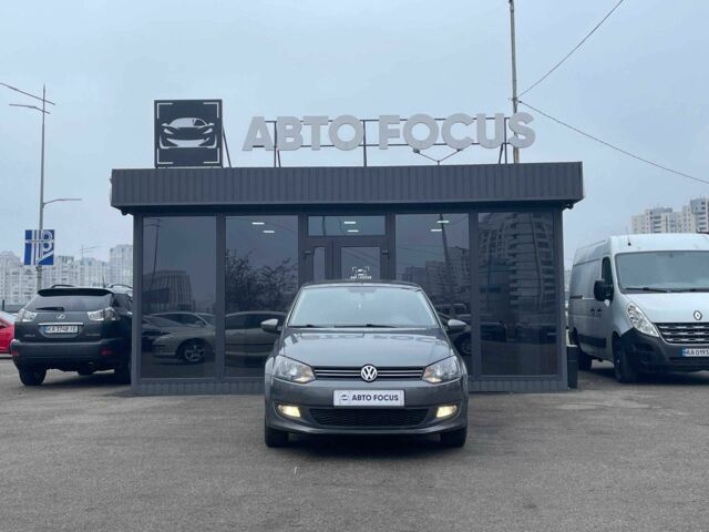 Серый Фольксваген Поло, объемом двигателя 1.4 л и пробегом 253 тыс. км за 9390 $, фото 2 на Automoto.ua