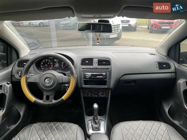 Серый Фольксваген Поло, объемом двигателя 1.39 л и пробегом 253 тыс. км за 9390 $, фото 12 на Automoto.ua