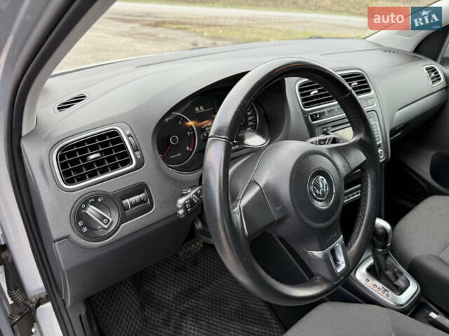 Серый Фольксваген Поло, объемом двигателя 1.6 л и пробегом 164 тыс. км за 9400 $, фото 31 на Automoto.ua
