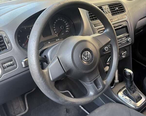 Серый Фольксваген Поло, объемом двигателя 1.39 л и пробегом 135 тыс. км за 8000 $, фото 6 на Automoto.ua