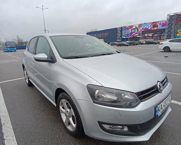 Сірий Фольксваген Поло, об'ємом двигуна 1.39 л та пробігом 137 тис. км за 8500 $, фото 4 на Automoto.ua