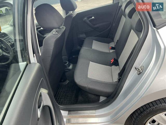 Фольксваген Поло 2013 в Борисполе на Automoto.ua Серый Фольксваген Поло, объемом двигателя 1.39 л и пробегом 202 тыс. км за 7800 $, фото 21 на Automoto.ua