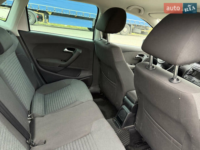 Серый Фольксваген Поло, объемом двигателя 1.6 л и пробегом 164 тыс. км за 9400 $, фото 20 на Automoto.ua