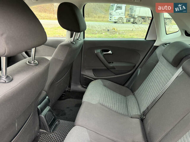 Серый Фольксваген Поло, объемом двигателя 1.6 л и пробегом 164 тыс. км за 9400 $, фото 18 на Automoto.ua