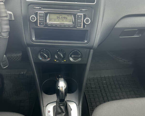 Фольксваген Поло 2013 в Борисполе на Automoto.ua Серый Фольксваген Поло, объемом двигателя 1.39 л и пробегом 202 тыс. км за 7800 $, фото 26 на Automoto.ua