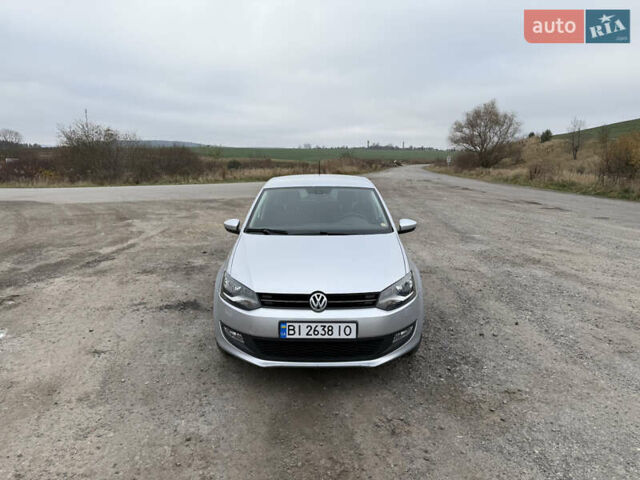 Серый Фольксваген Поло, объемом двигателя 1.6 л и пробегом 164 тыс. км за 9400 $, фото 2 на Automoto.ua