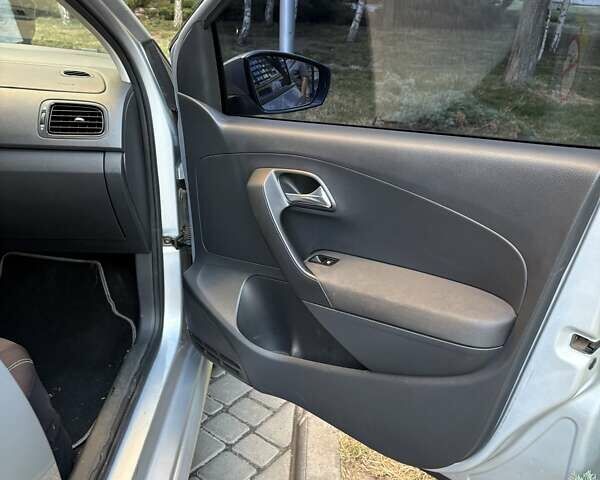 Серый Фольксваген Поло, объемом двигателя 1.39 л и пробегом 135 тыс. км за 8000 $, фото 8 на Automoto.ua