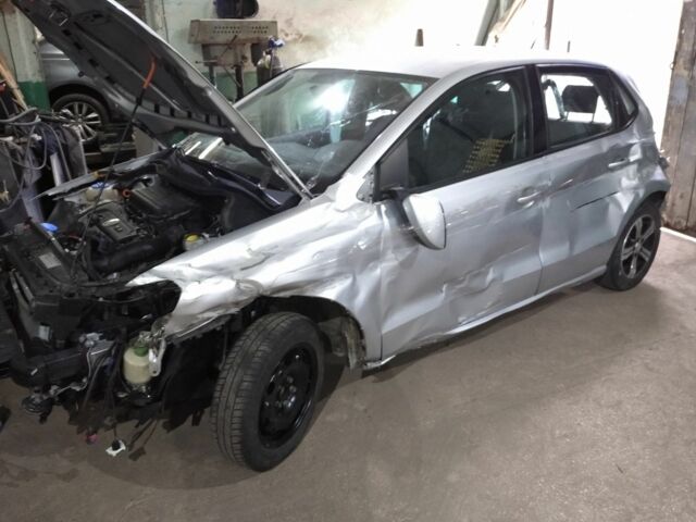 Серый Фольксваген Поло, объемом двигателя 1 л и пробегом 250 тыс. км за 3600 $, фото 3 на Automoto.ua