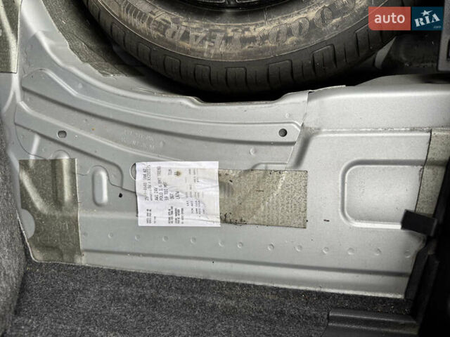 Серый Фольксваген Поло, объемом двигателя 1.6 л и пробегом 205 тыс. км за 12700 $, фото 11 на Automoto.ua