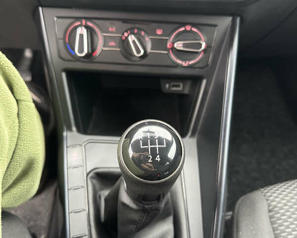 Серый Фольксваген Поло, объемом двигателя 1.6 л и пробегом 205 тыс. км за 12700 $, фото 20 на Automoto.ua