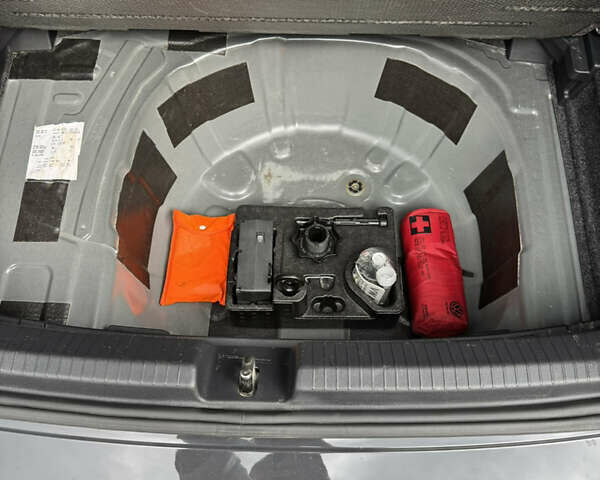 Серый Фольксваген Поло, объемом двигателя 1 л и пробегом 220 тыс. км за 14500 $, фото 24 на Automoto.ua