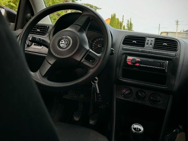 Серый Фольксваген Поло, объемом двигателя 1.6 л и пробегом 151 тыс. км за 6900 $, фото 4 на Automoto.ua