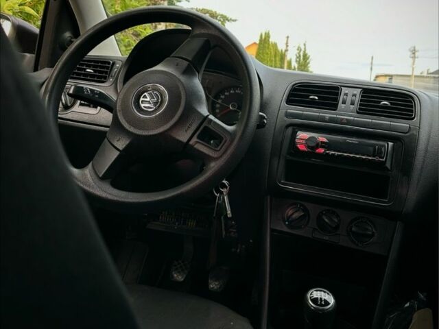 Серый Фольксваген Поло, объемом двигателя 1.6 л и пробегом 151 тыс. км за 6900 $, фото 2 на Automoto.ua