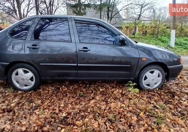 Серый Фольксваген Поло, объемом двигателя 1.6 л и пробегом 274 тыс. км за 2500 $, фото 1 на Automoto.ua