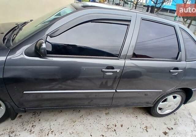 Серый Фольксваген Поло, объемом двигателя 1.6 л и пробегом 274 тыс. км за 2500 $, фото 7 на Automoto.ua